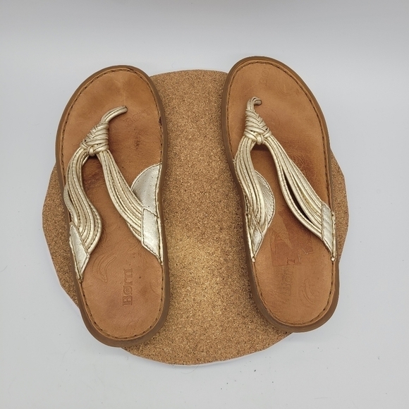Born Flip Flops Brown Leather Tan Gold Women Shoes Size 9 - Picture 4 of 7